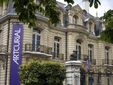 Importante vente aux enchères d'œuvres d’art réalisée à Paris en duplex avec Marrakech Importante vente aux enchères d'œuvres d’art réalisée à Paris en duplex avec Marrakech