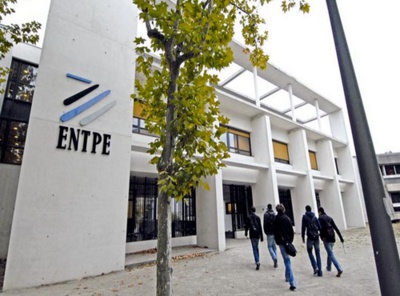 Les étudiants d'une école marocaine se produisent à Lyon, dans le cadre d'un festival de théâtre Les étudiants d'une école marocaine se produisent à Lyon, dans le cadre d'un festival de théâtre