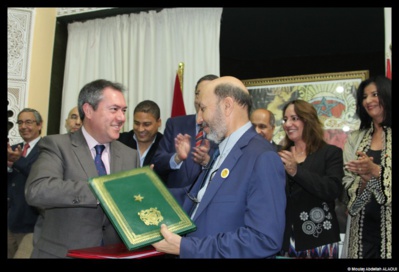 Signature d’un mémorandum d’entente entre les villes de Marrakech et Séville pour le renforcement de la coopération décentralisée Signature d’un mémorandum d’entente entre les villes de Marrakech et Séville pour le renforcement de la coopération décentralisée