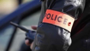 Marrakech : Un officier de police contraint de tirer une balle de sommation pour l'arrestation d'un individu qui mettait en danger la vie de citoyens et d'éléments de sûreté (DGSN) Marrakech : Un officier de police contraint de tirer une balle de sommation pour l'arrestation d'un individu qui mettait en danger la vie de citoyens et d'éléments de sûreté (DGSN)