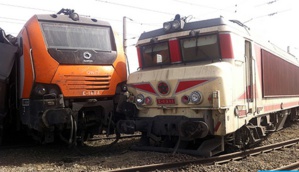 Six morts et 14 blessés dans un accident entre un train de marchandises reliant Tanger au port Tanger Med et un véhicule de transport de personnel (Autorités locales) Six morts et 14 blessés dans un accident entre un train de marchandises reliant Tanger au port Tanger Med et un véhicule de transport de personnel (Autorités locales)