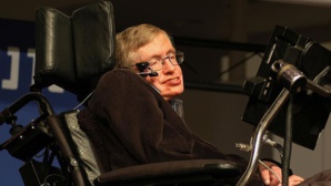 Cambridge rend hommage à Stephen Hawking, l'un de ses 