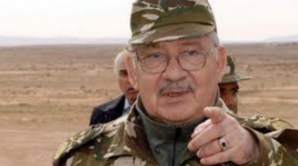 Quand le général des salons, l'algérien Gaid Salah, voit décidément le Maroc partout ! Quand le général des salons, l'algérien Gaid Salah, voit décidément le Maroc partout !