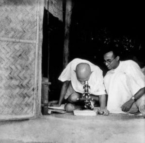 Des photographies rares de Mahatma Gandhi exposées à Fès Des photographies rares de Mahatma Gandhi exposées à Fès