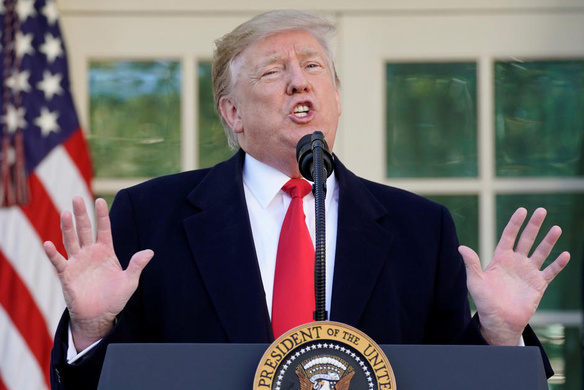 Trump critique violemment les services de renseignements américains Trump critique violemment les services de renseignements américains