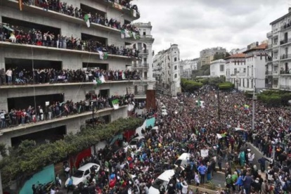Immenses manifestations en Algérie pour écrire l'histoire