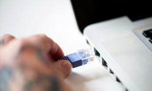 Maroc Télécom prend acte de la décision du Comité de gestion de l'ANRT relative aux pratiques anticoncurrentielles sur le marché du fixe et des accès à internet fixe à haut débit Maroc Télécom prend acte de la décision du Comité de gestion de l'ANRT relative aux pratiques anticoncurrentielles sur le marché du fixe et des accès à internet fixe à haut débit