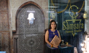 Anahí Mondaca, une Chilienne qui transmet l’amour du Maroc à travers le tatouage au henné Anahí Mondaca, une Chilienne qui transmet l’amour du Maroc à travers le tatouage au henné