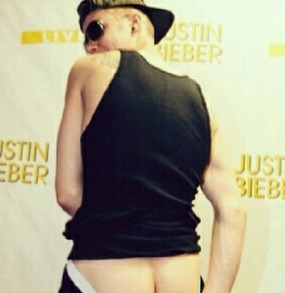 Justin Bieber montre ses fesses sur les réseaux sociaux
