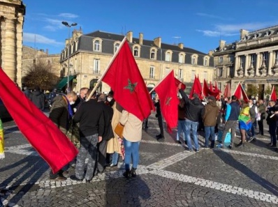 Extrême violence des nervis polisariens contre des manifestants Marocains et amis du Maroc à Bordeaux (France) Extrême violence des nervis polisariens contre des manifestants Marocains et amis du Maroc à Bordeaux (France)