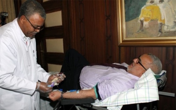 Abdelilah Benkirane fait don de son sang Abdelilah Benkirane fait don de son sang