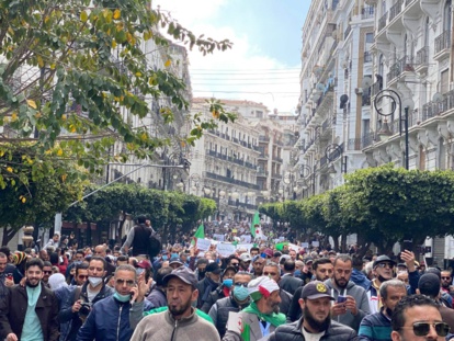 Le mouvement du Hirak hausse le ton face aux responsables algériens Le mouvement du Hirak hausse le ton face aux responsables algériens