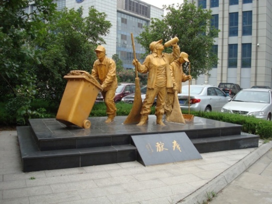 Chine : Des statuts dorées, en l'honneur des éboueurs chinois