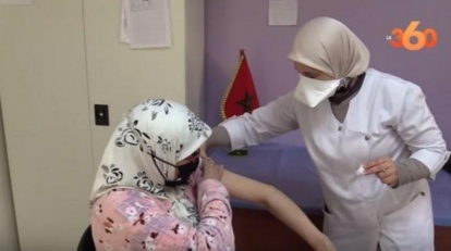 Même la population étrangère se fait vacciner gratuitement au Maroc Même la population étrangère se fait vacciner gratuitement au Maroc
