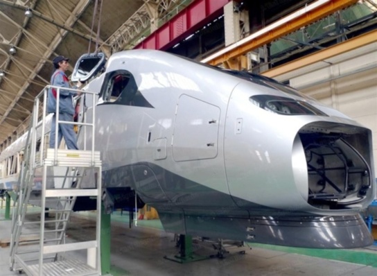 Photo : Le 1er TGV marocain en assemblage à l'usine d'ALSTOM