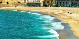 Algérie: près de 200 baigneurs intoxiqués après une pollution suspectée Algérie: près de 200 baigneurs intoxiqués après une pollution suspectée