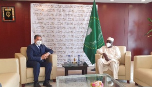 Sécurité sanitaire : La solidarité agissante de SM le Roi envers les pays africains hautement saluée par le Président de la Commission de l'UA Sécurité sanitaire : La solidarité agissante de SM le Roi envers les pays africains hautement saluée par le Président de la Commission de l'UA