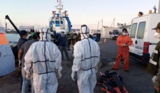 Rescatados 30 candidatos a la inmigración clandestina en la costa de Laayún Rescatados 30 candidatos a la inmigración clandestina en la costa de Laayún