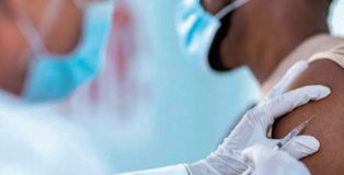 Covid-19: la vaccination élargie aux 20 ans et plus Covid-19: la vaccination élargie aux 20 ans et plus
