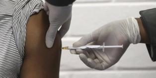 Les pays africains acquièrent 114 millions de doses de vaccin contre la COVID-19(CDC Afrique) Les pays africains acquièrent 114 millions de doses de vaccin contre la COVID-19(CDC Afrique)