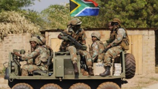 Afrique du Sud: brève prise d'otage de deux membres du gouvernement Afrique du Sud: brève prise d'otage de deux membres du gouvernement