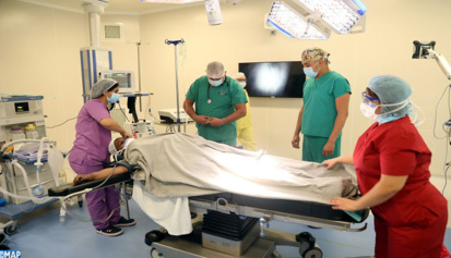 Marrakech. Implantation de prothèses aux genoux d’une patiente nigériane Marrakech. Implantation de prothèses aux genoux d’une patiente nigériane