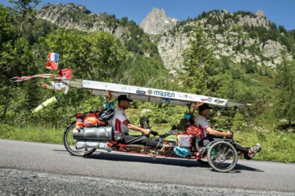Deux marocains parviennent à relier la Chine avec des vélos solaires