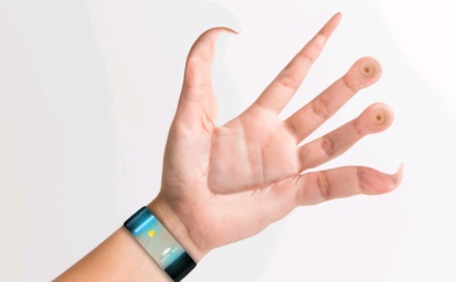 O2 : En seulement 10 ans, la main humaine a évolué, à cause du smartphone O2 : En seulement 10 ans, la main humaine a évolué, à cause du smartphone