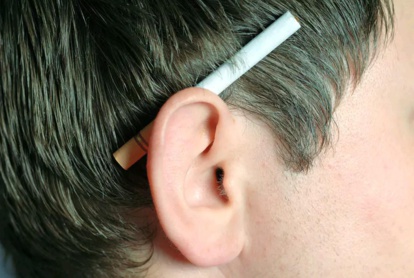 Etude : La cigarette peut causer une déficience auditive Etude : La cigarette peut causer une déficience auditive