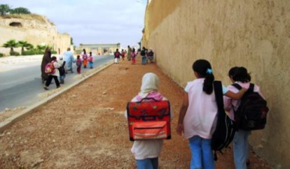 Témara, des enfants prennent le chemin de l’"école" en plein été Témara, des enfants prennent le chemin de l’"école" en plein été