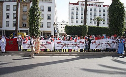 Manifestation devant le siège du Parlement en soutien au projet d'autonomie au Sahara et à la réforme constitutionnelle Manifestation devant le siège du Parlement en soutien au projet d'autonomie au Sahara et à la réforme constitutionnelle