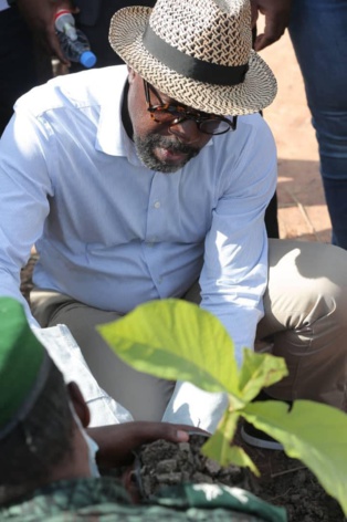 L’ex-ministre ivoirien Alain-Richard Donwahi élu président de la COP15 L’ex-ministre ivoirien Alain-Richard Donwahi élu président de la COP15