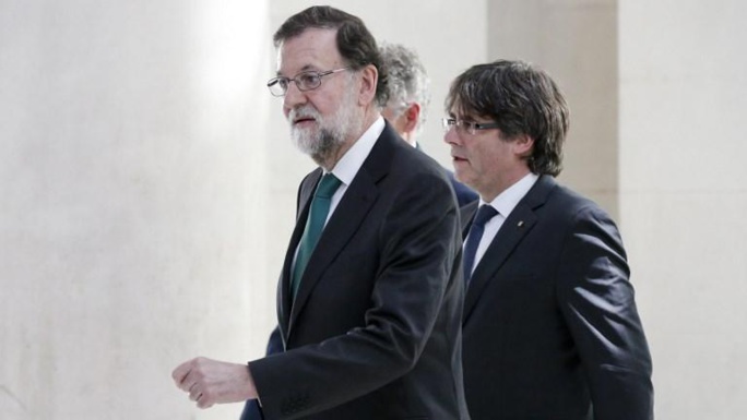 Rajoy : l’article 155 de la Constitution demeurera en vigueur si Puigdemont insiste à être investi depuis Bruxelles Rajoy : l’article 155 de la Constitution demeurera en vigueur si Puigdemont insiste à être investi depuis Bruxelles