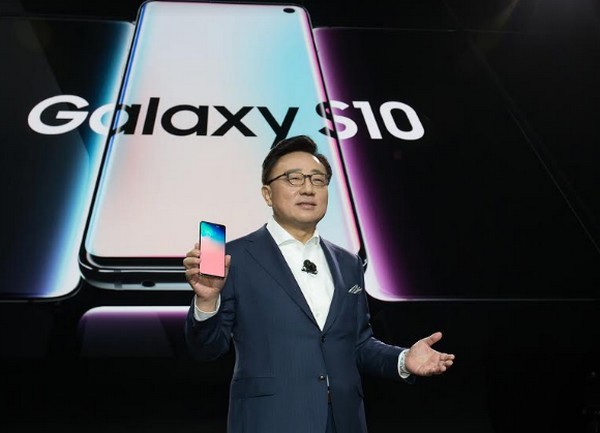CP - SAMSUNG DEVOILE LES TELEPHONES DU FUTUR A SAN FRANCISCO - CP