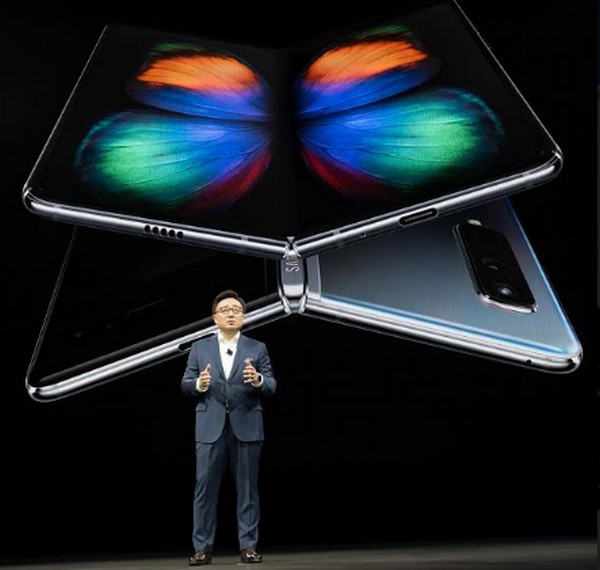 CP - SAMSUNG DEVOILE LES TELEPHONES DU FUTUR A SAN FRANCISCO - CP