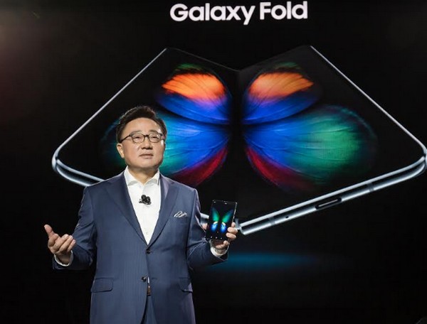 CP - SAMSUNG DEVOILE LES TELEPHONES DU FUTUR A SAN FRANCISCO - CP