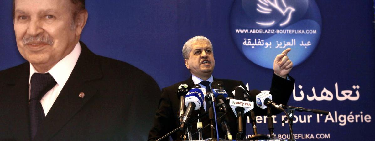 Le directeur de campagne d'Abdelaziz Bouteflika, Abdelmalek Sellal, s'exprime lors d'un meeting à Bordj Bou Arreridj (Algérie), le 25 mars 2014. (RAMZI BOUDINA / AFP) Le directeur de campagne d'Abdelaziz Bouteflika, Abdelmalek Sellal, s'exprime lors d'un meeting à Bordj Bou Arreridj (Algérie), le 25 mars 2014. (RAMZI BOUDINA / AFP)