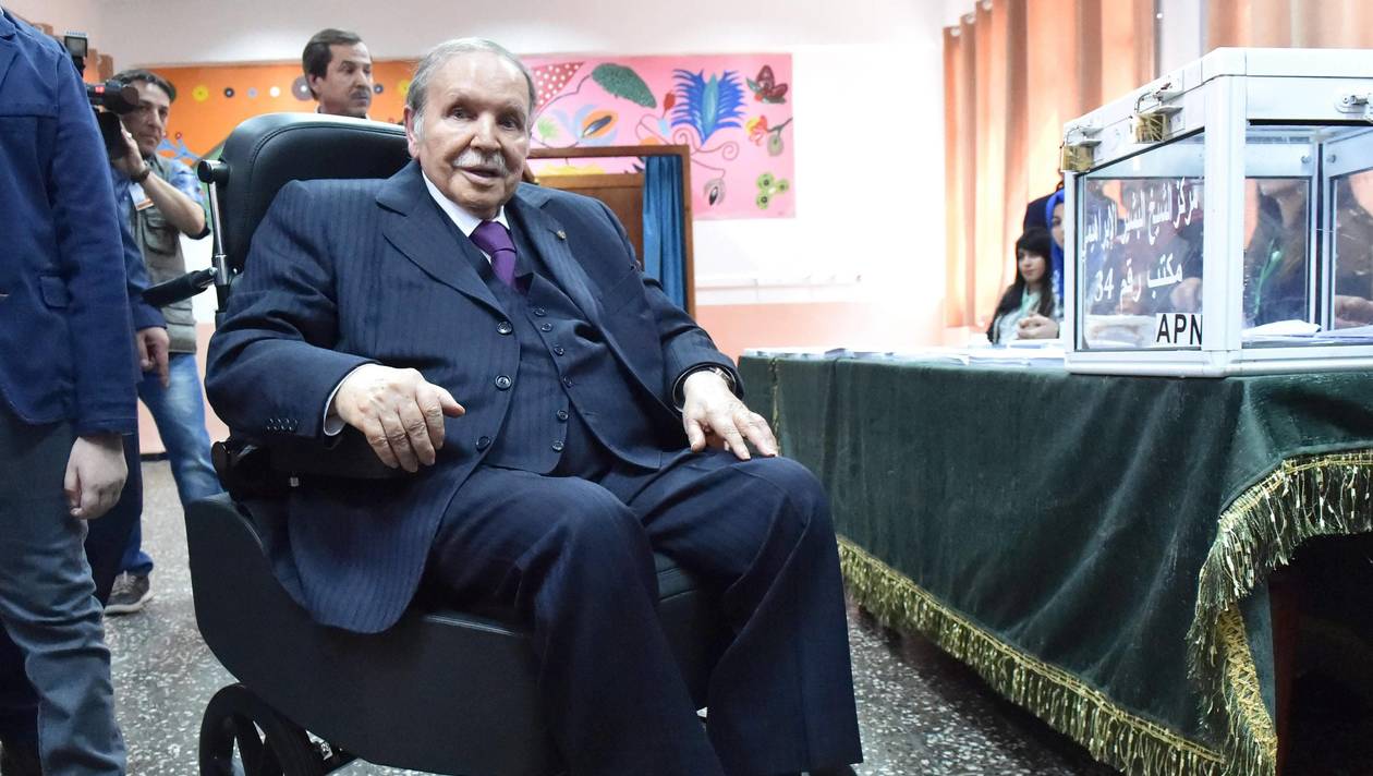 Algérie: nouvelles manifestations et mise en garde de l'armée