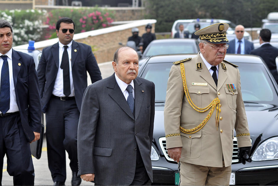 Algérie : le général Gaïd Salah, personnage clé et ancien fidèle