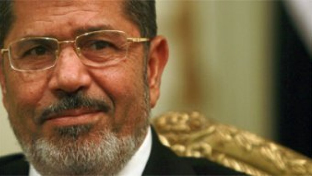 Egypte: Morsi, président "marionnette" des Frères musulmans