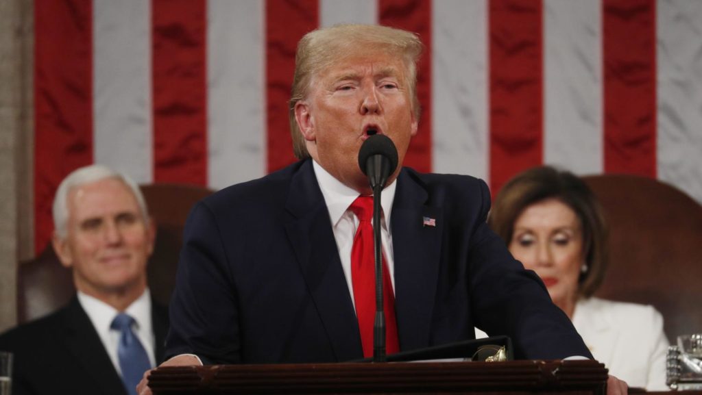 Scandales, impairs, procès: l'insubmersible Trump 