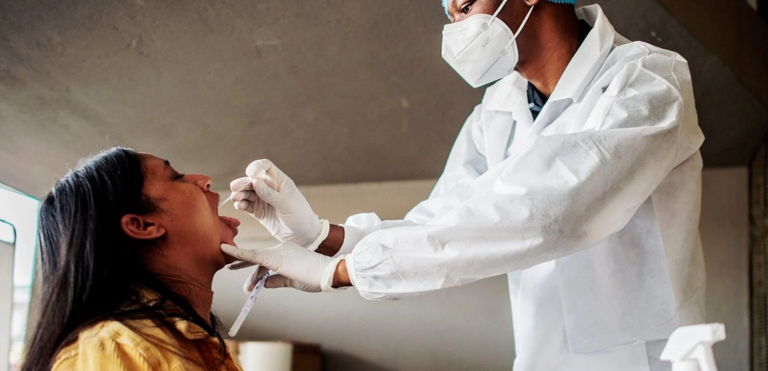 Coronavirus: nouvelle variante détectée en Afrique du Sud (ministre) Coronavirus: nouvelle variante détectée en Afrique du Sud (ministre)