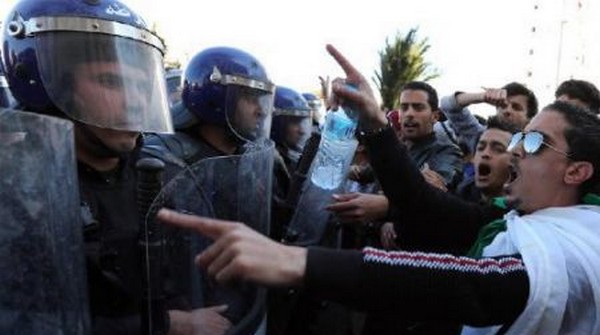 La répression brutale des manifestations par le régime des généraux en Algérie dénoncée devant le CDH La répression brutale des manifestations par le régime des généraux en Algérie dénoncée devant le CDH