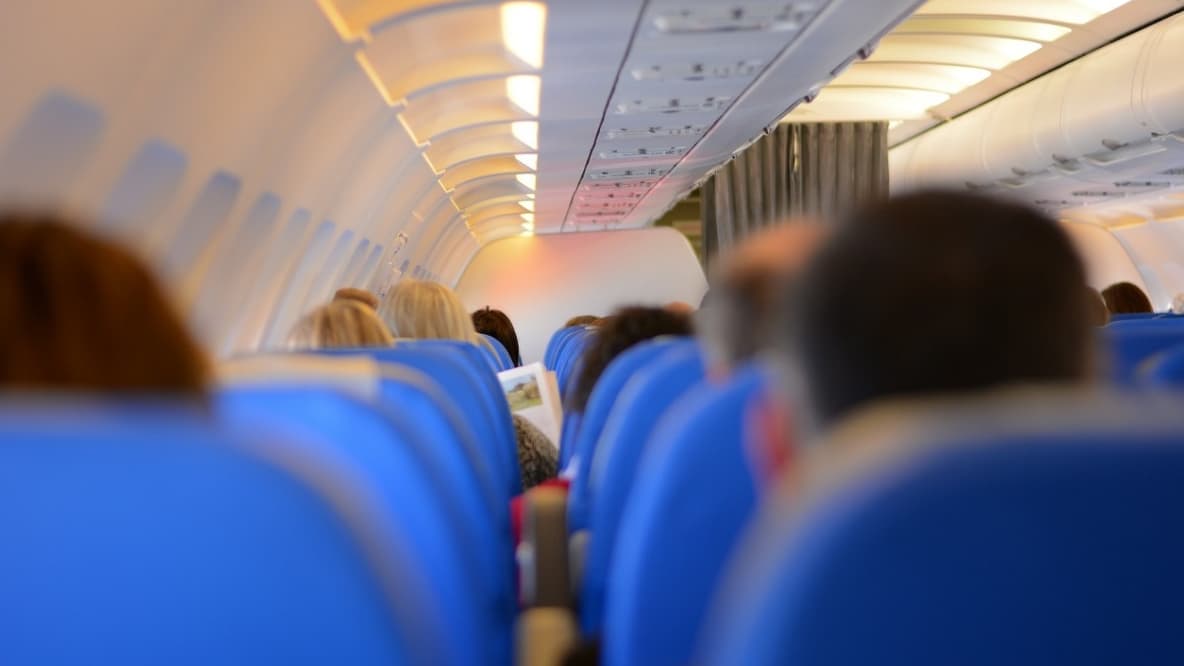 UE : L'obligation du port du masque en avion levée lundi prochain UE : L'obligation du port du masque en avion levée lundi prochain