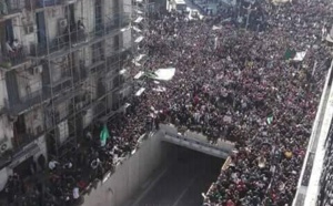 Algérie: la télévision d'Etat diffuse des images des manifestations contre un 5e mandat