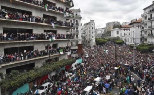 Immenses manifestations en Algérie pour écrire l'histoire