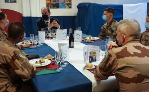 A N'Djaména, le Premier ministre français réveillonne avec les troupes françaises
