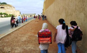 Témara, des enfants prennent le chemin de l’"école" en plein été