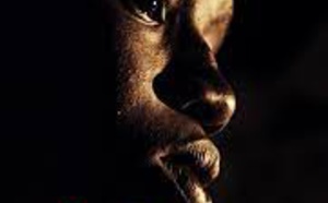 Le film "Oliver Black" de Tawfik Baba: le rêve du salut africain se heurte à l'extrémisme