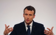 Le président français en Tunisie pour soutenir la fragile démocratie 